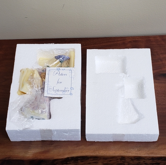 (NIB) Demdaco "Asters for September" - Picture 10 of 11